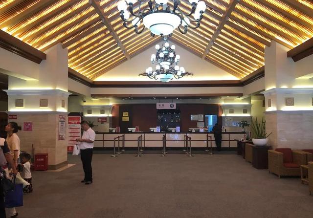 个人汗蒸房要穿衣服吗（汗蒸房有衣服穿吗）