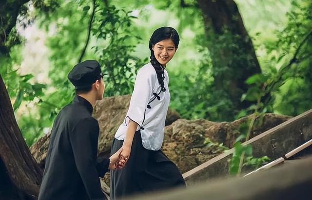 故事：她和男友私奔，和未婚夫同居，无奈怀孕时奔赴另一个情场