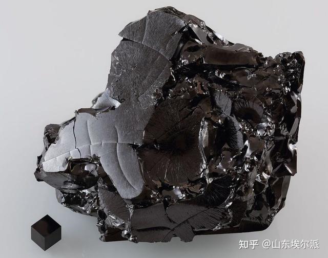 玻璃碳纤维和碳纤维区别，玻璃碳纤维？